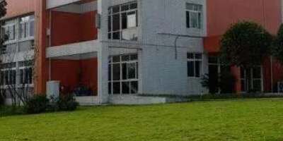 <b>成都育華職業學校</b>