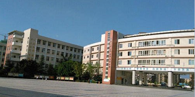 <b>簡陽市平泉高級職業(yè)中學(xué)</b>